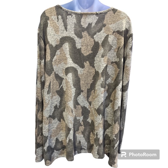 Studio 1886 Womens Plus Size Gray Camouflage V Neck Sweater with Silver 3X - Picture 2 of 13